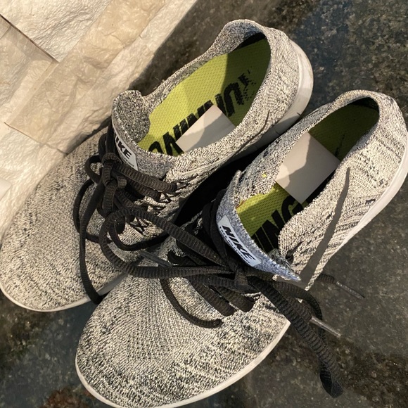 Nike Running Shoes - like new - Picture 5 of 7
